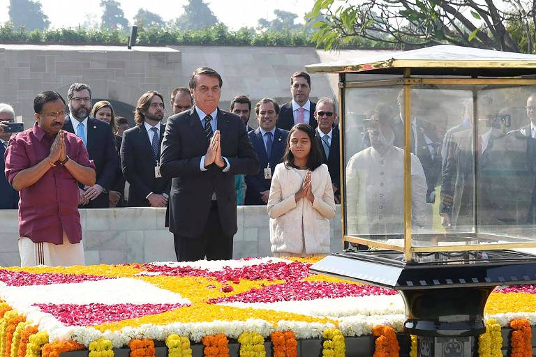 'Sou capitão do Exército, ele é pacifista', diz Bolsonaro em memorial de Gandhi