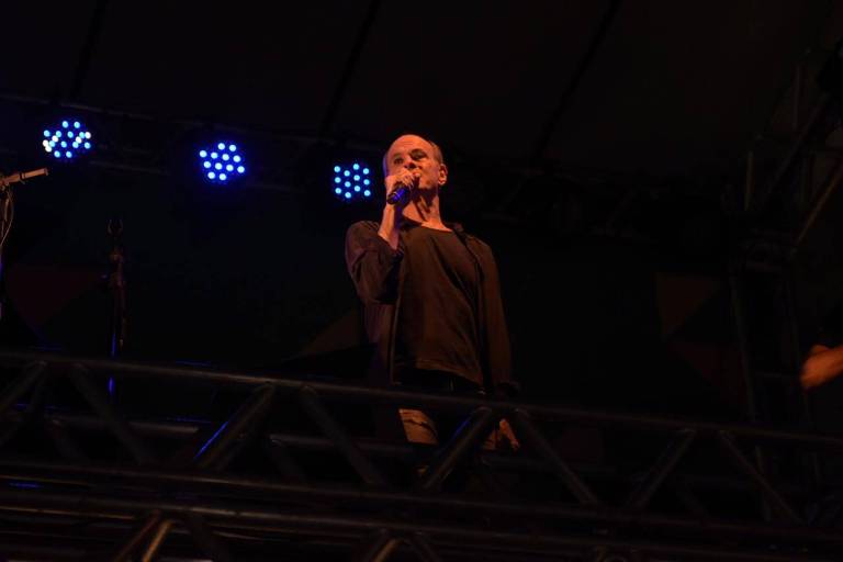 Ney Matogrosso faz show com som baixo e vaias no aniversário de São Paulo