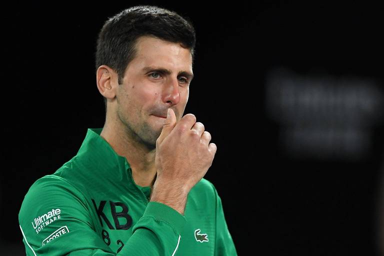 Djokovic vence, chora ao lembrar de Kobe e enfrentará Federer