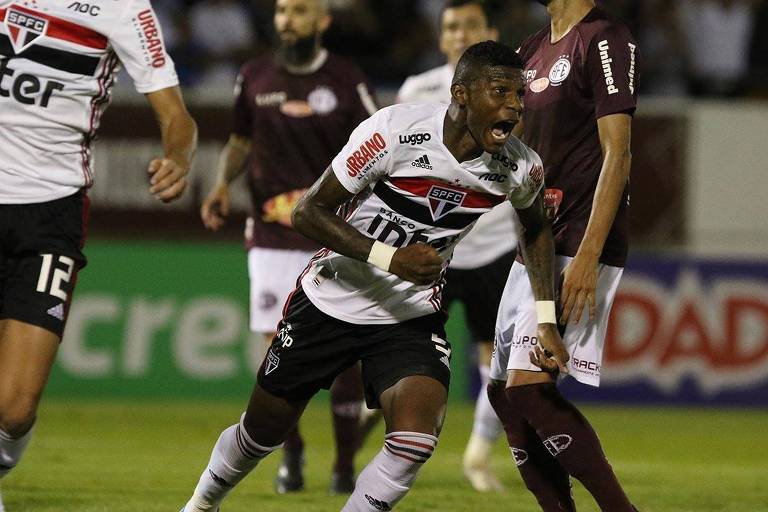 Arboleda comemora na vitória do São Paulo sobre a Ferroviária