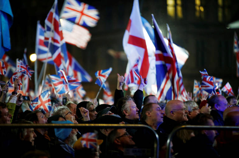 'Festa do brexit' comemora saída do Reino Unido da UE em clima de Réveillon