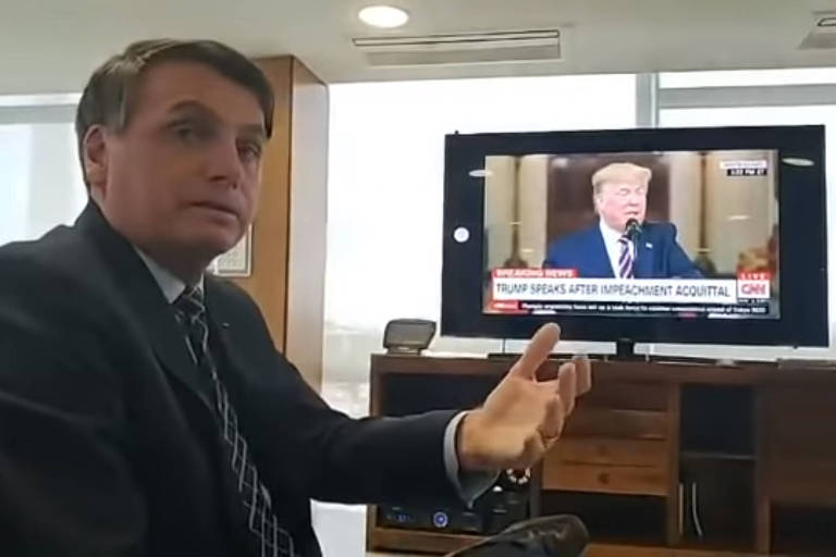 Bolsonaro faz transmissão ao vivo enquanto Trump se pronuncia sobre absolvição em processo de impeachment, em fevereiro deste ano
