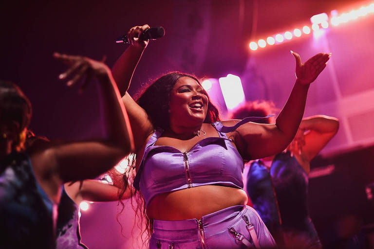 Ganhadora de três Grammys, Lizzo usa humor para falar de ódio