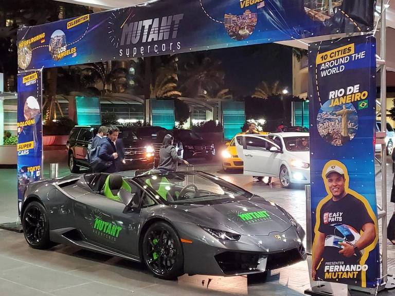 Lamborghini na feira Natpe Miami, antes da chuva