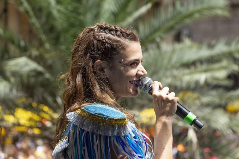 'Bolsonaro merece outras coisas', diz Mariana Aydar sobre gritos no Carnaval