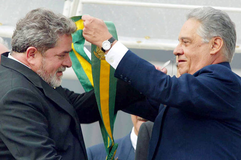 Governo Lula teve crescimento, redução da pobreza e mensalão