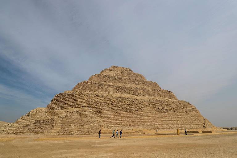Após restauração, pirâmide mais antiga ainda de pé no Egito é reaberta para visitação