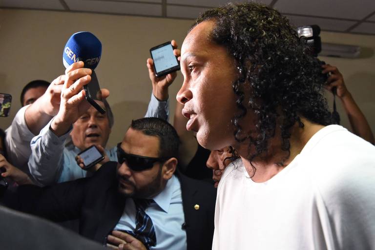 Ronaldinho Gaúcho e irmão são detidos pela polícia do Paraguai