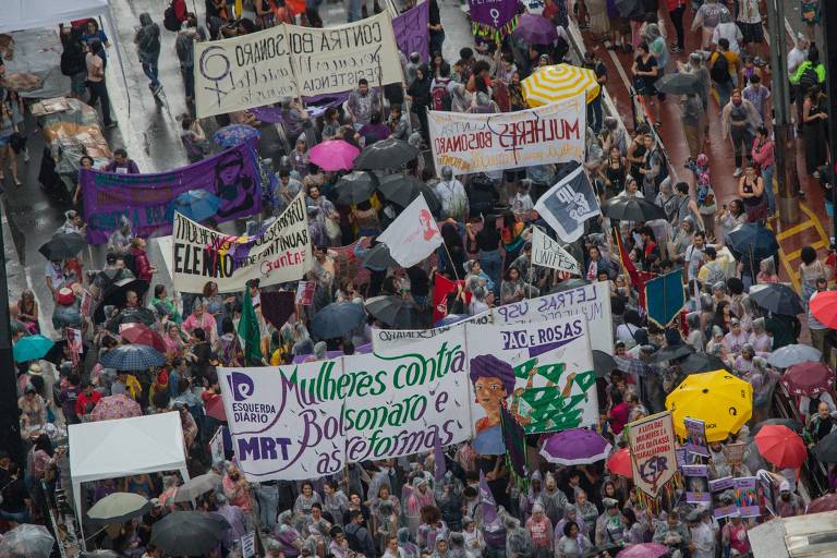 Mulheres protestam contra Bolsonaro em ato do Dia Internacional da Mulher