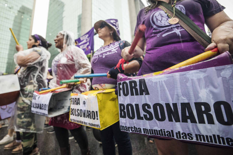 Mulheres protestam contra Bolsonaro na avenida Paulista, no dia internacional da mulher