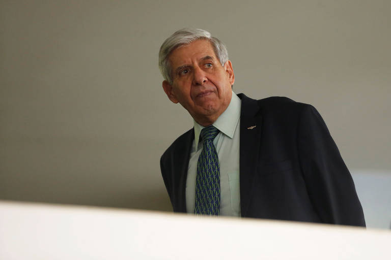 O general Augusto Heleno, ministro-chefe do GSI, antes de evento no Palácio do Planalto em março