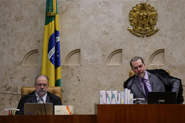 Augusto Aras e o ministro Dias Toffoli em sessão do STF realizada em 2019 para julgamento sobre uso de dados do COAF em investigações 