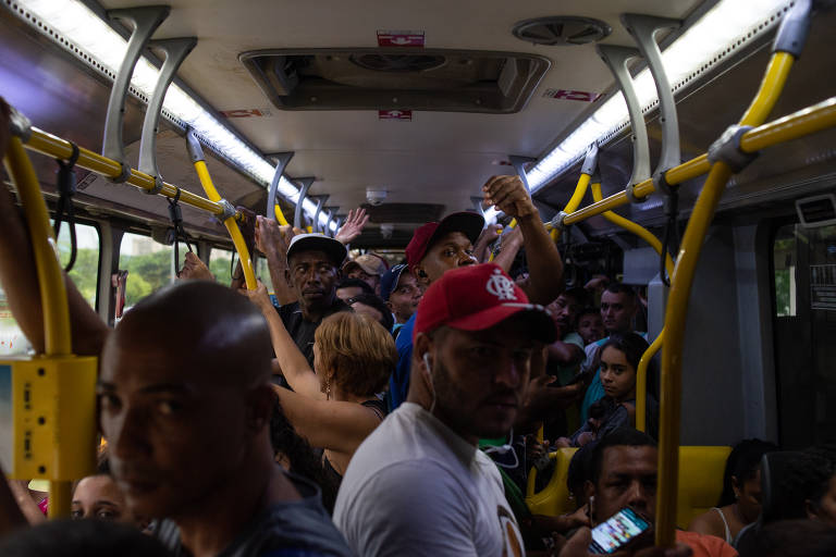 Transporte público no Rio de Janeiro cheio apesar do coronavírus