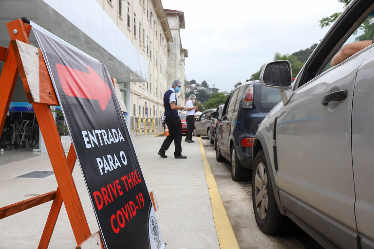 Drive Thru de testes de Covid-19 em Santos