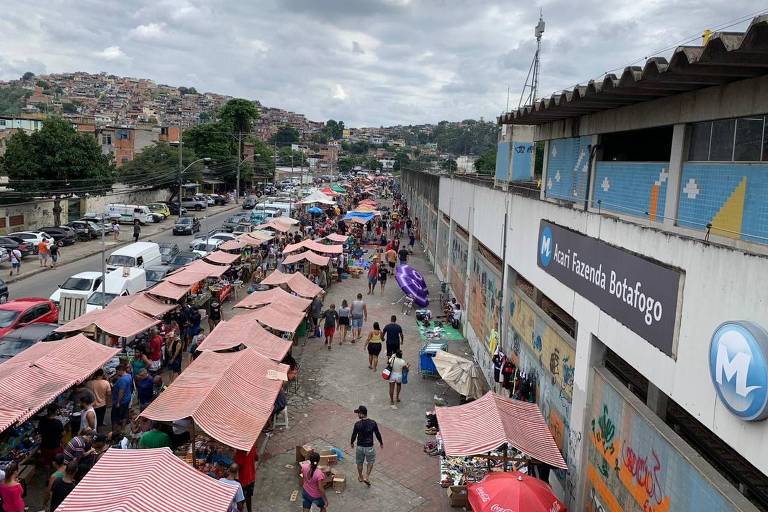 Movimentação na feira de Acari