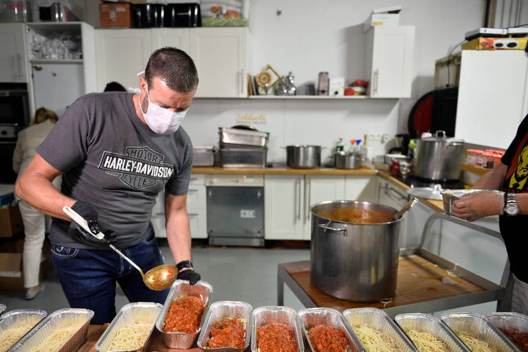 Chef belga com estrela Michelin serve moradores de rua em Bruxelas na quarentena