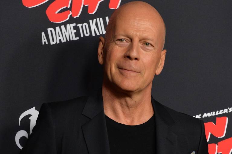 Bruce Willis pede desculpas por não usar máscara em público: 'Decisão errada'