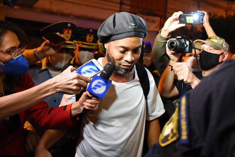 Não haveria motivo para não jogar futebol na prisão, diz Ronaldinho