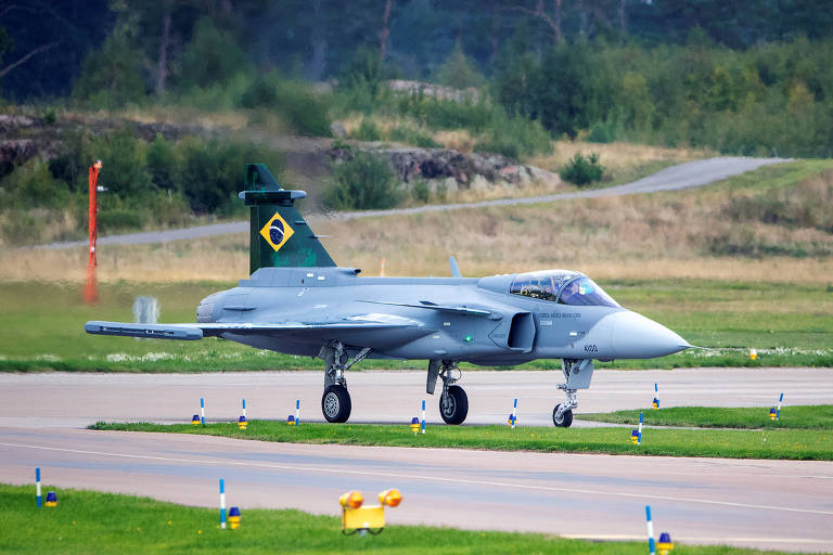 Primeiro Gripen da Força Aérea Brasileira é apresentado em Linköping, na Suécia, em setembro
