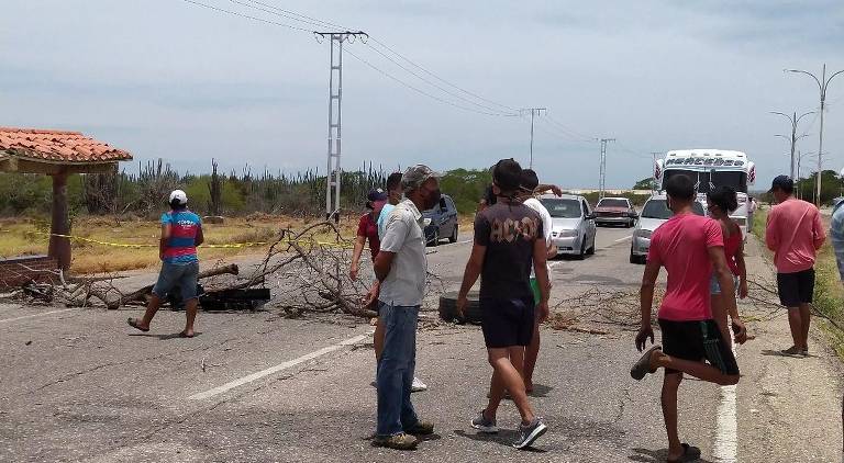 Ilha Margarita, na Venezuela, enfrenta falta de água e saques