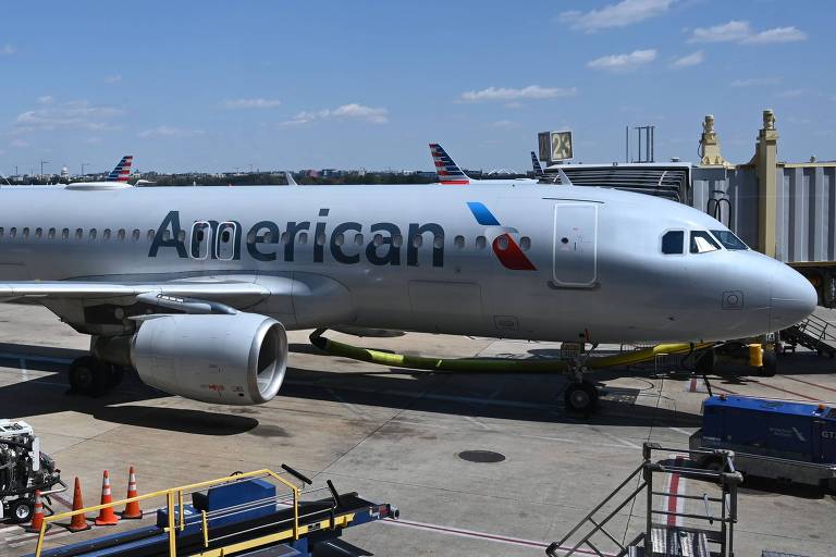 Homens negros acusam American Airlines de racismo após serem retirados de voo