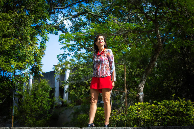 A física Marcia Barbosa, a única brasileira na lista de sete mulheres cientistas da ONU, fotografada no campus da UFRGS