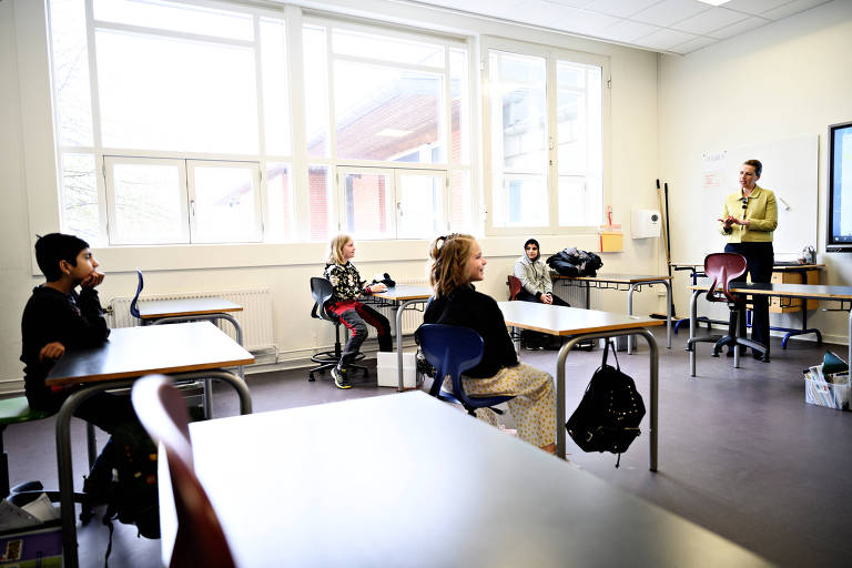 Escolas voltam às aulas após pandemia de Covid-19