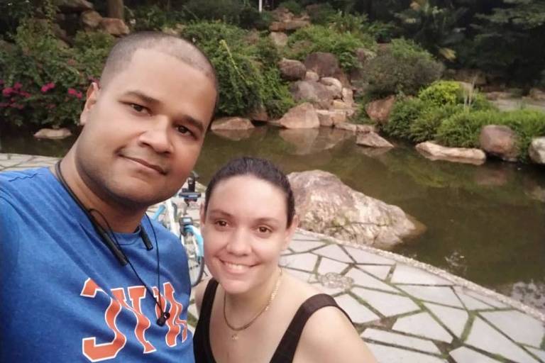 Juliana Gasparini, que mora na China com o marido, Alexandre Rodrigo Souza