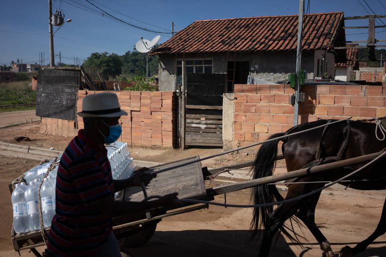 Favela isolada na zona oeste do Rio recebe doações durante a pandemia