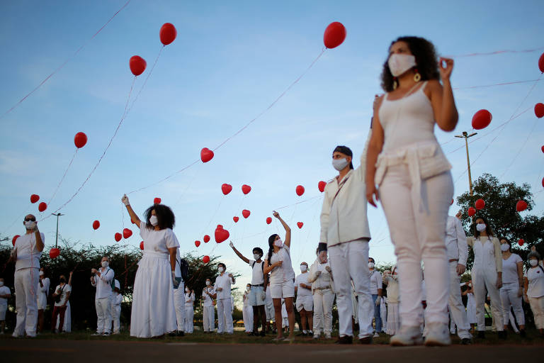 Artistas homenageiam pessoas que morreram por causa do coronavírus; veja fotos de hoje