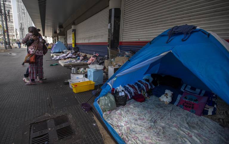 Pandemia empurra novas pessoas para as ruas