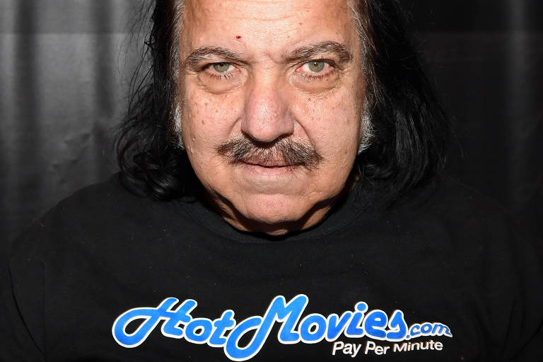 Astro do pornô norte-americano, Ron Jeremy é acusado por estuprar quatro mulheres