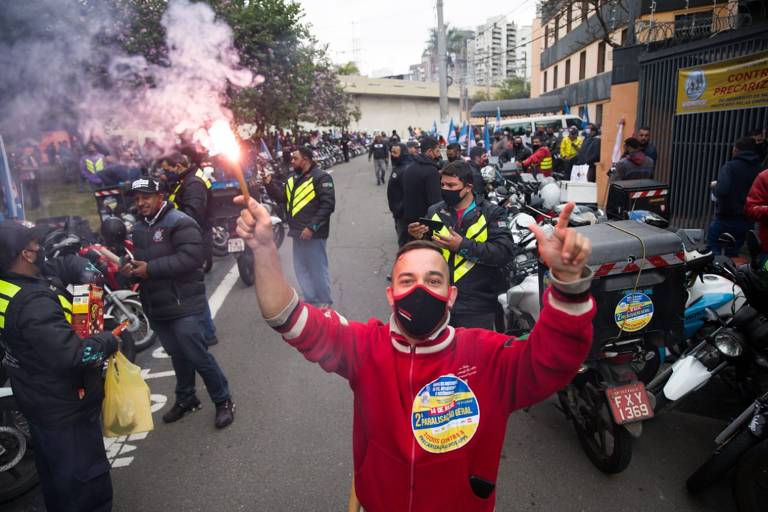 Motoboys protestam por aumento das taxas em SP e fazem audiência com empresas  