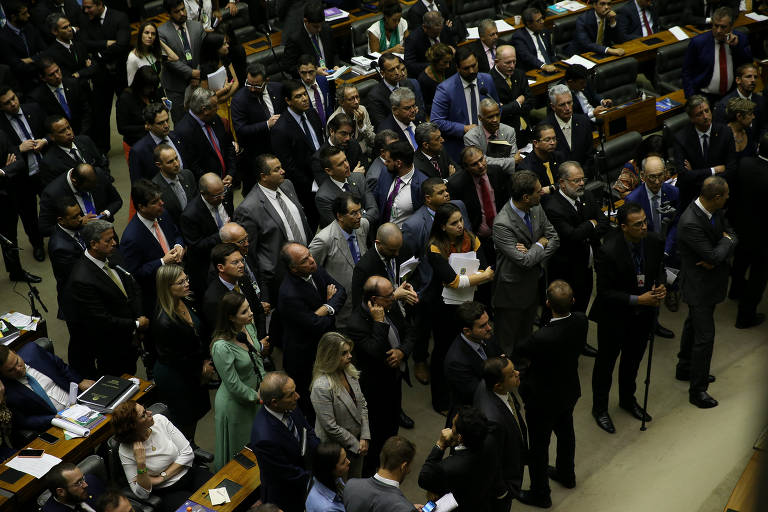 Entenda projeto sobre fake news aprovado no Senado e agora sob análise da Câmara