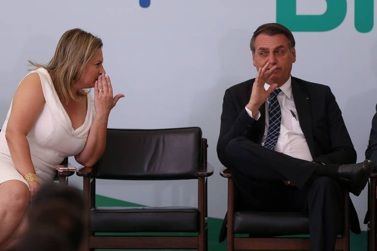 O presidente Jair Bolsonaro e a deputada Joice Hasselmann (PSL), em evento no Planalto em 2019