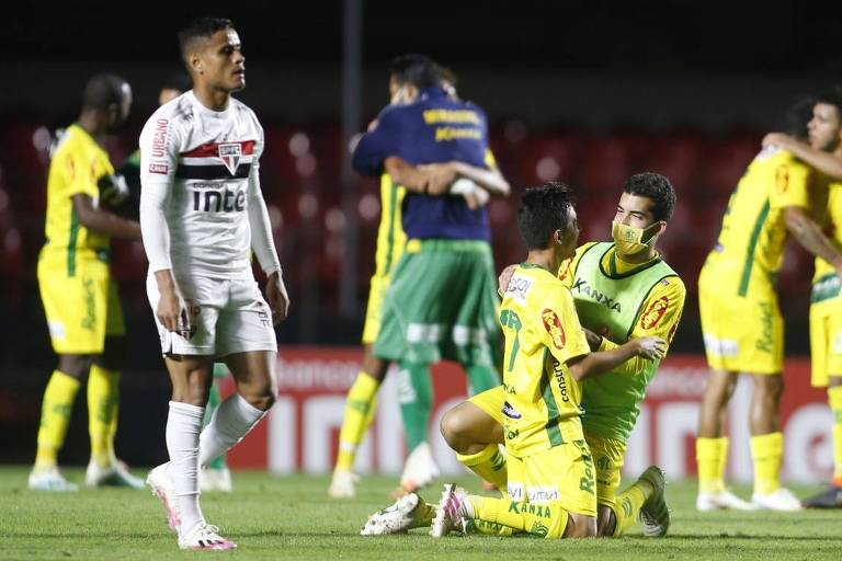 Jogadores do Mirassol comemoram a classificação sobre o São Paulo, no Morumbi