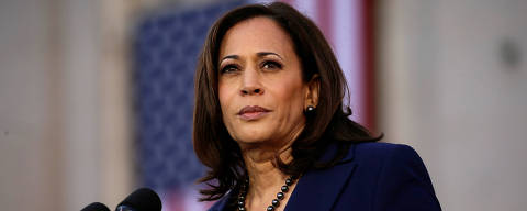 FILE PHOTO: U.S. Senator Kamala Harris launches her campaign for President of the United States at a rally at Frank H. Ogawa Plaza in her hometown of Oakland, California, U.S., January 27, 2019.  REUTERS/Elijah Nouvelage/File Photo ORG XMIT: GGG-NOU033