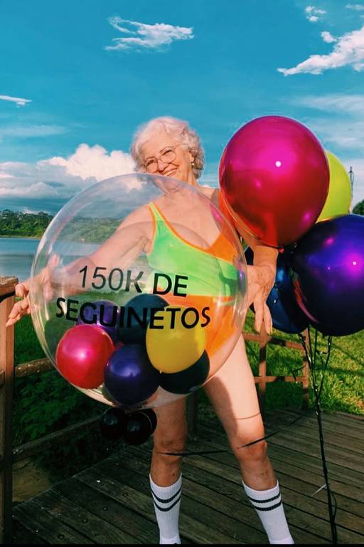 Dona Dirce: 73 anos e influenciadora digital