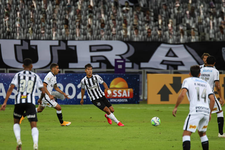 Lance da partida entre Atlético-MG e Corinthians pela 2ª do Brasileirão, no Mineirão