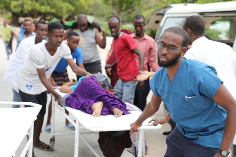 Ataque mata ao menos sete e deixa 20 feridos em hotel na Somália