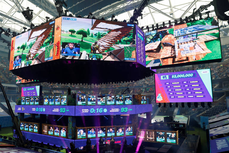 Competidores durante as finais do "Fortnite World Cup Duos" em Nova York