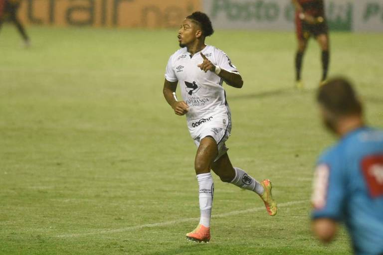 Marinho fez o gol da vitória do Santos contra o Sport pelo Brasileirão