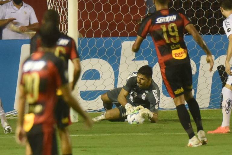 João Paulo foi o titular do Santos contra o Sport pelo Brasileirão