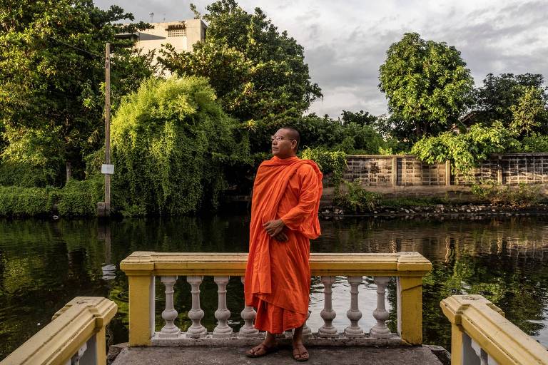 Vítima de campanha de difamação no Facebook, monge budista foge do Camboja