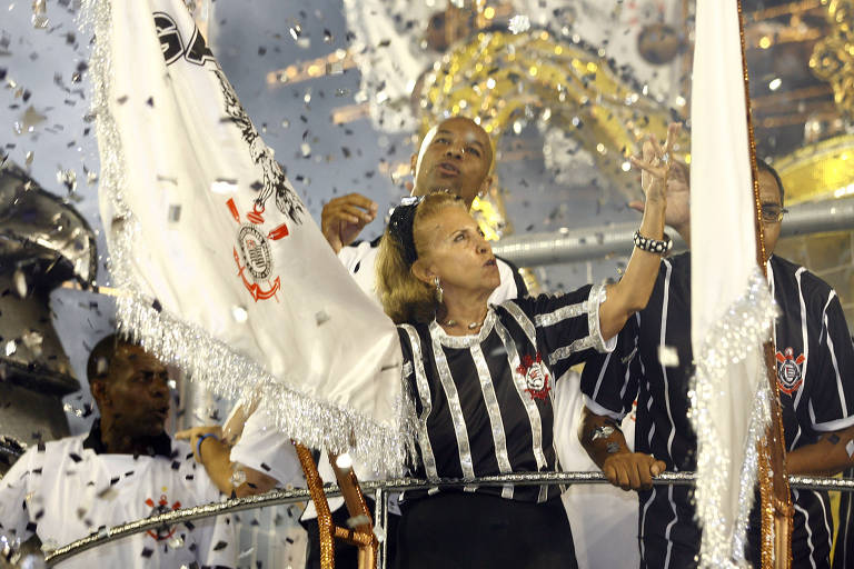 Marlene Matheus, ex-presidente do Corinthians, em desfile da Gaviões da Fiel no Carnaval de 2010