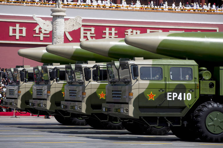 Mísseis balísticos DF-26, com capacidade nuclear, em desfile militar em Pequim