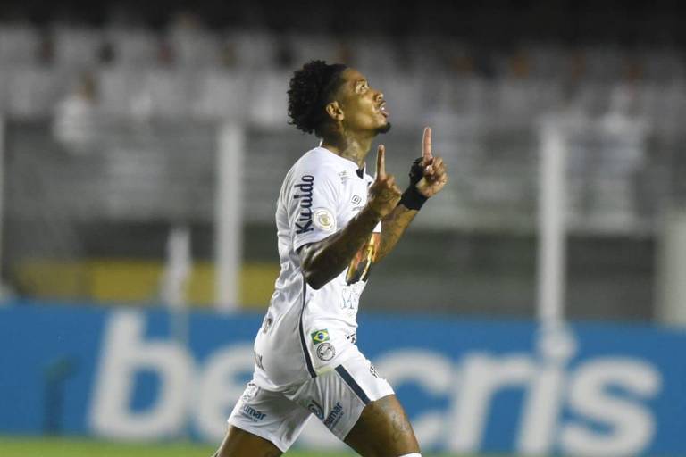 Marinho celebra gol que fez contra o Vasco