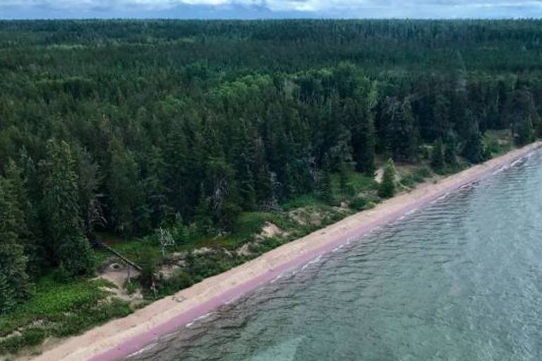 A pouco conhecida praia de areia roxa do Canadá