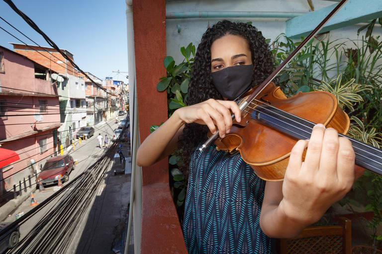 Música vira um instrumento de solidariedade em Heliópolis