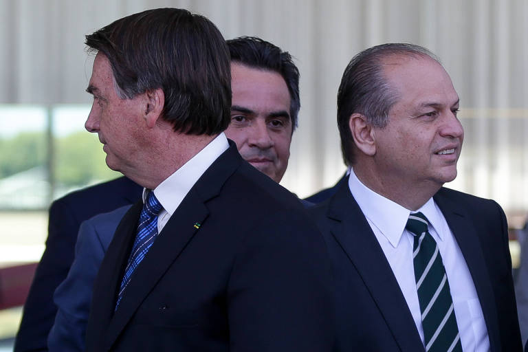 Presidente Jair Bolsonaro, acompanhado do líder na Câmara, Ricardo Barros, e do senador Ciro Nogueira
